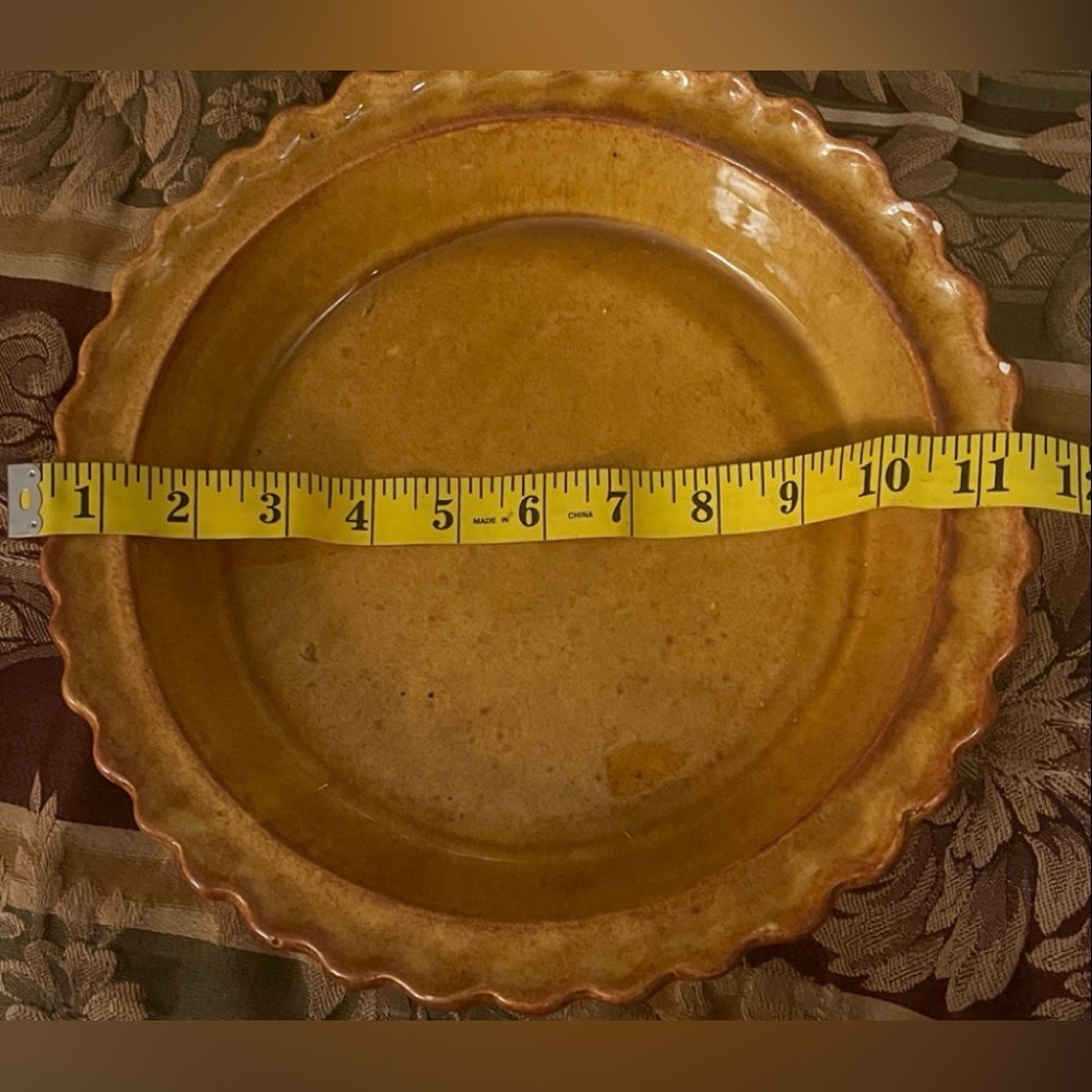 Beautiful Pie Dish with Cover - Picture 10 of 11